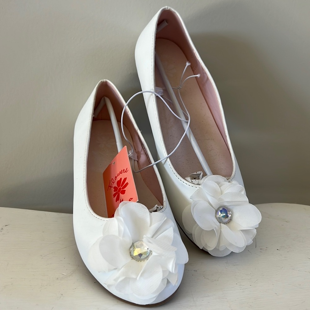 Flower by Nina  NWT “Muriel” White Formal Dress Shoes Size 4 - Picture 3 of 11